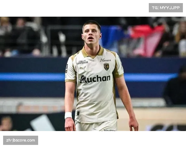 朗斯客场5-0横扫巴黎FC，反超巴黎圣日耳曼登顶积分榜